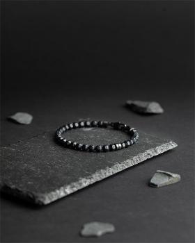 Preview: Armband mit 6 mm mattschwarzem Achatstein und Titanelement - Hexa Mat Black